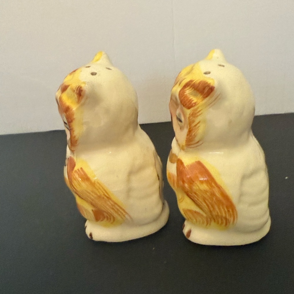 Vintage Owl Salt and Pepper Shakers cork stopper gold accents - Picture 5 of 6